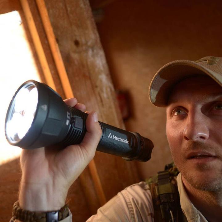 Actual product image Mactronic 11600lm rechargeable flashlight Blitz K12 (27.30 cm, 11600 lm)