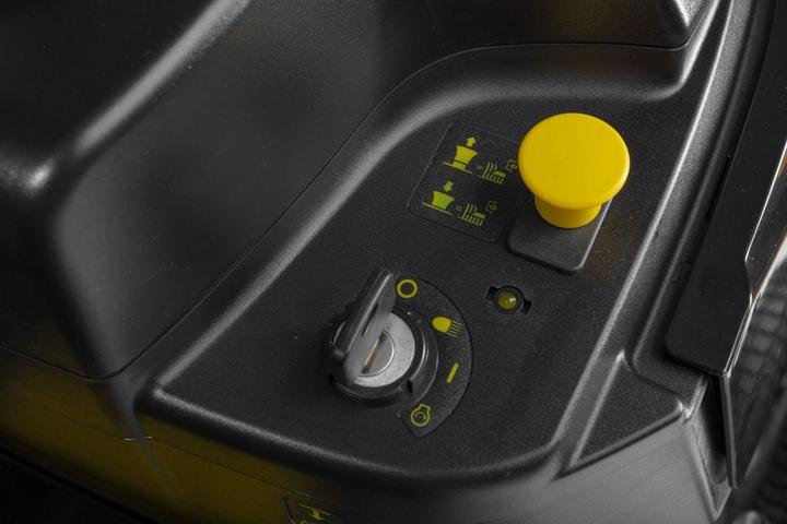 Produktbild Alpina Maschinen Rasentraktor ALPINA AT4 84 A, 5,8 kW, Heckauswurf (Benzinbetrieb)