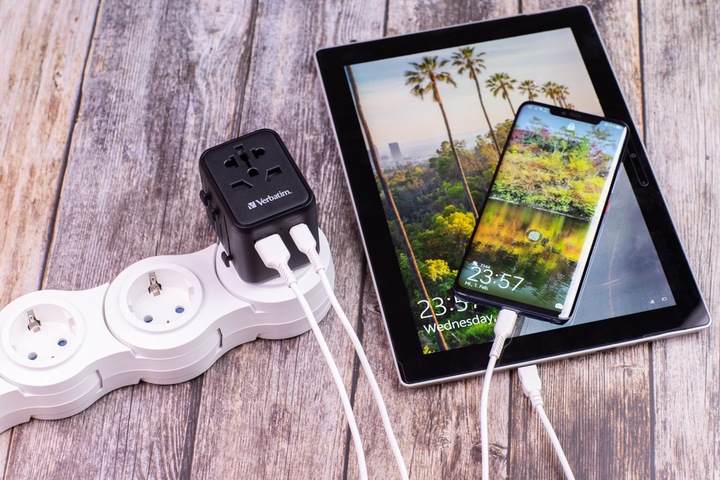 Immagine prodotto Verbatim Adattatore da viaggio universale con 1 x USB-C PD 20W / 1 x USB-A QC 3.0