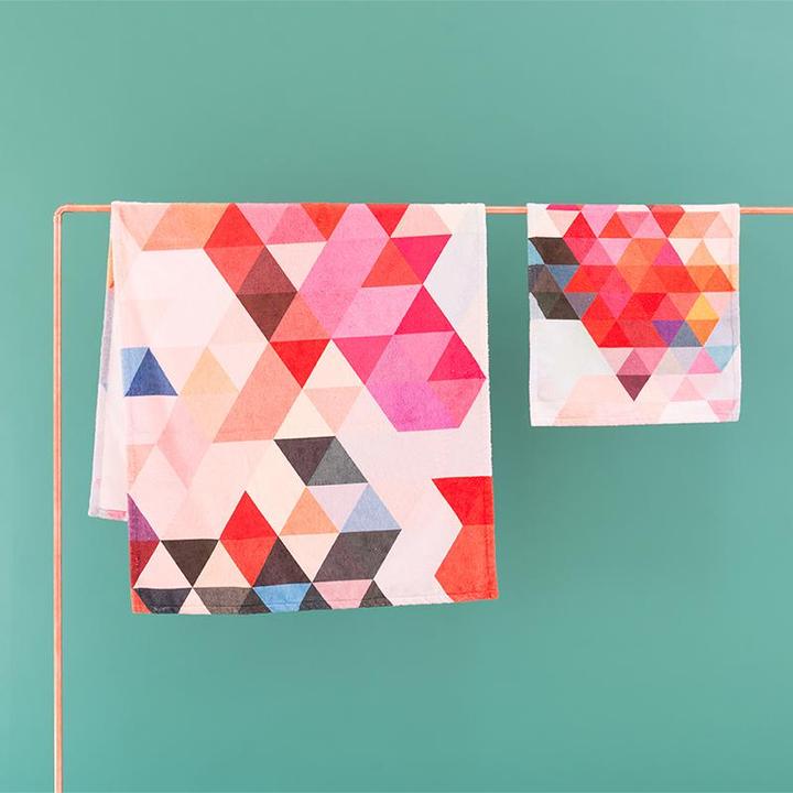 Actual product image Juniqe Blue Cubes - Abstract & Geometric (40 x 80 cm)