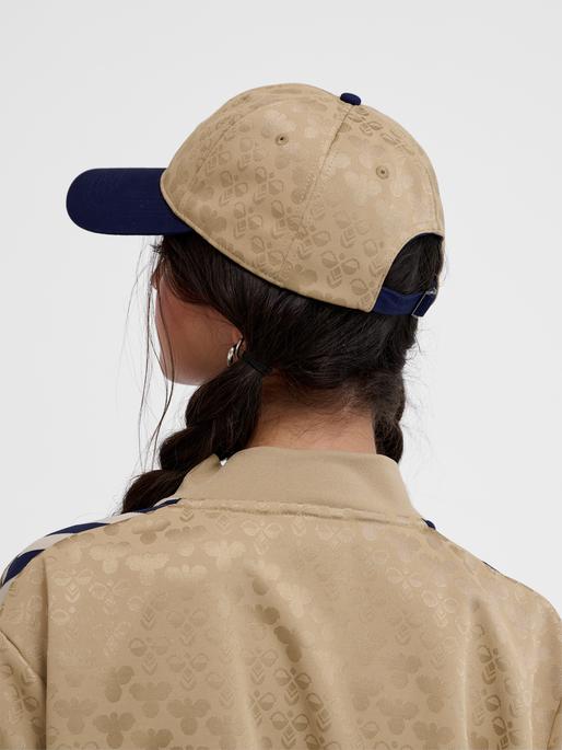 Actual product image hummel hmlBASEBALL CAP BEE AOP (One size)