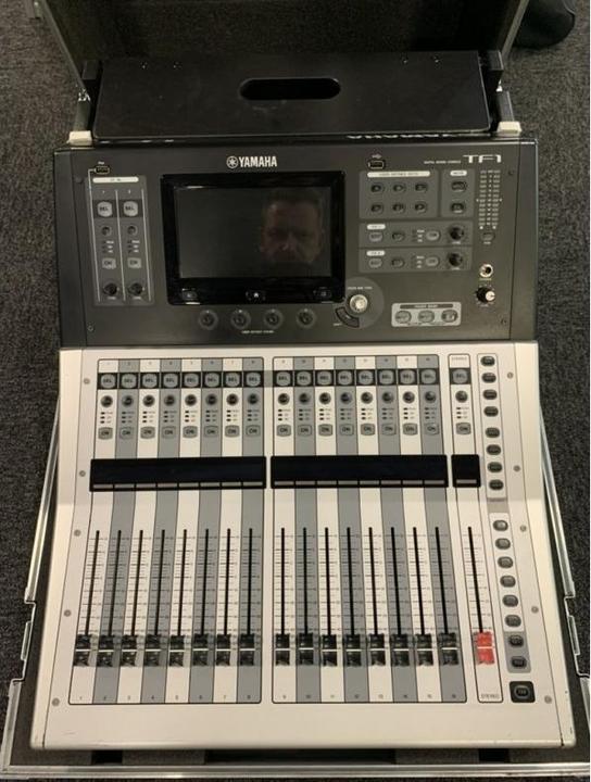 Actual product image Yamaha TF1 (Studio- and Livemixer)