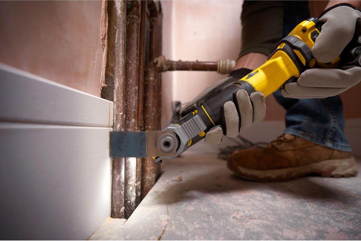 Image du produit Stanley FatMax 18V Battery Multifunction Tool SFMCE500D2K (2.0 Ah, Grinder, Saw & Universal Fair)