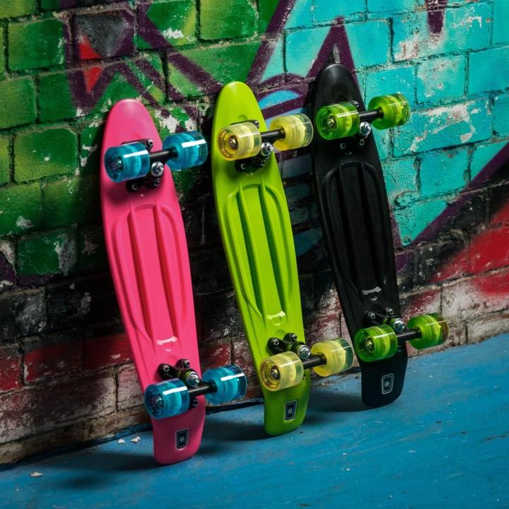Produktbild Xootz Retro Skateboard mit LED-Rollen (22")