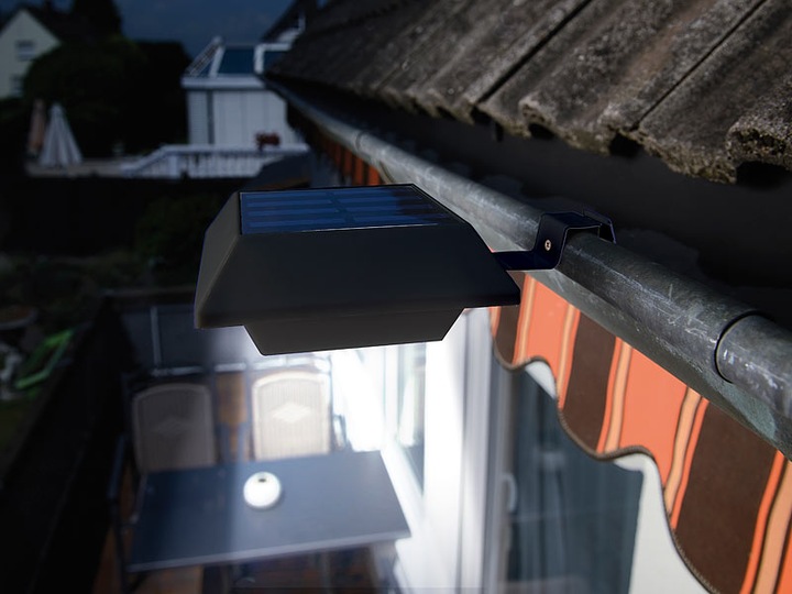 Produktbild Lunartec Solar-LED-Dachrinnenleuchte mit Licht-Sensor (20 lm, IP44)