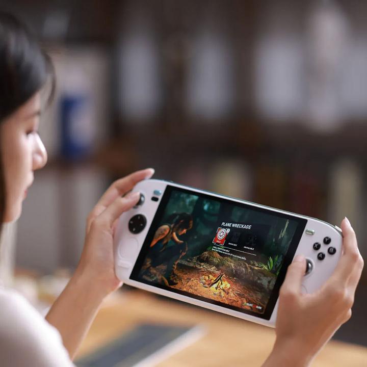 Actual product image Ayaneo Kun Handheld Console - 16 GB LPDDR5X, 512 GB SSD, White Silk