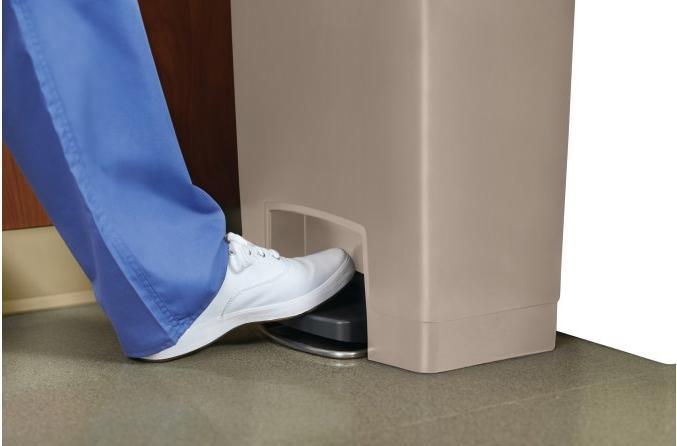 Image du produit Rubbermaid Poubelle à pédale (30 l)