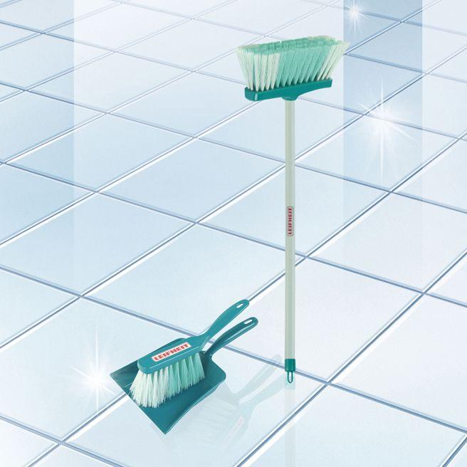 Actual product image Theo Klein Leifheit sweep set