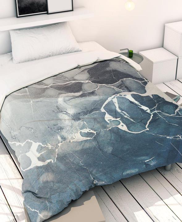 Image du produit Juniqe Blue Sea Marble - Abstrait & géométrique (Set de linge de lit, 150 x 200 cm, 65 x 65 cm)