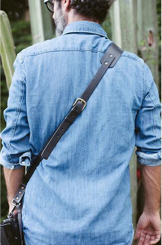 Actual product image Bronkey Berlin Sling Leder-Kameragurt, Schwarz L Large (Neck belt)