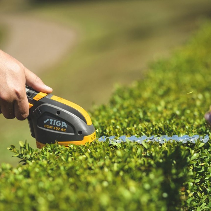 Actual product image Stiga Cordless grass and shrub shears SGM 102 (Cordless hedgecutters)