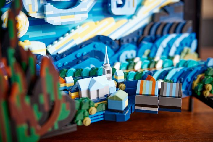 Actual product image LEGO Vincent van Gogh - Starry night (21333, LEGO Rare Sets, LEGO Icons)