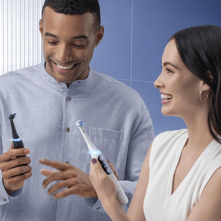 Actual product image Oral-B iO Series 8 Special Edition Violet Ametrine (Oscillating toothbrush)