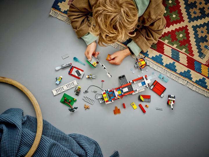 Produktbild LEGO Einsatzleitwagen der Feuerwehr (60374, LEGO City)