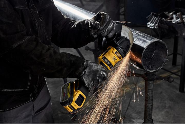 Actual product image DeWalt DCG440NXJ (180 mm)