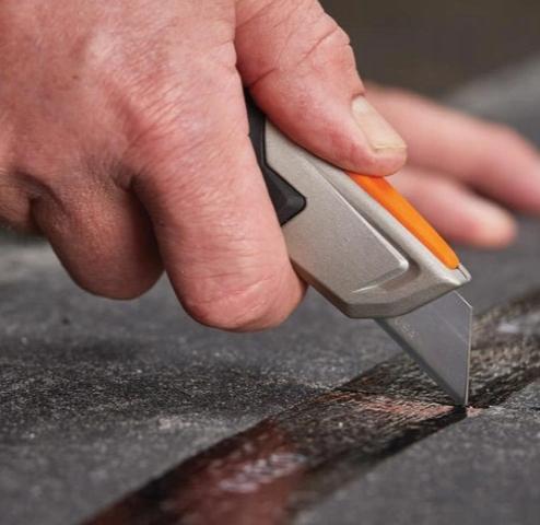 Actual product image Fiskars Utility knife with fixed blade, length 18.2 cm, Stainless steel/plastic, Black (Cutters)