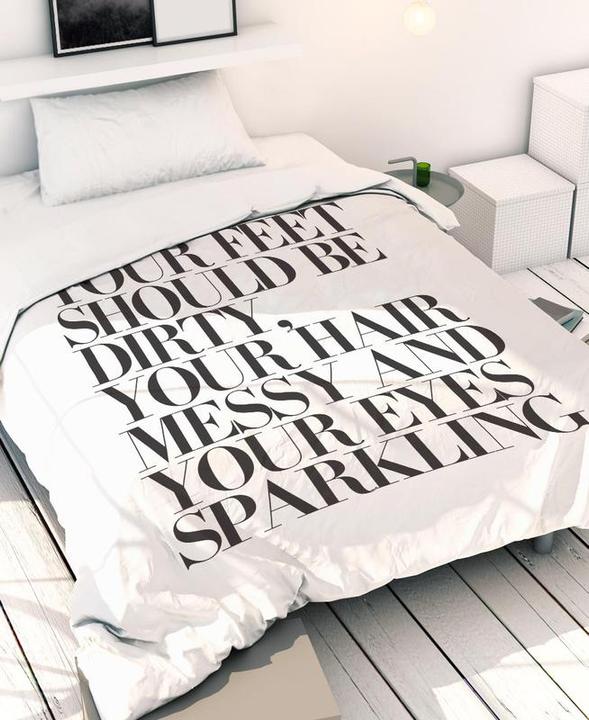 Image du produit Juniqe At The End Of The Day Your Feet Should Be - Citations et slogans (Set de linge de lit, 160 x 240 cm, 65 x 65 cm)