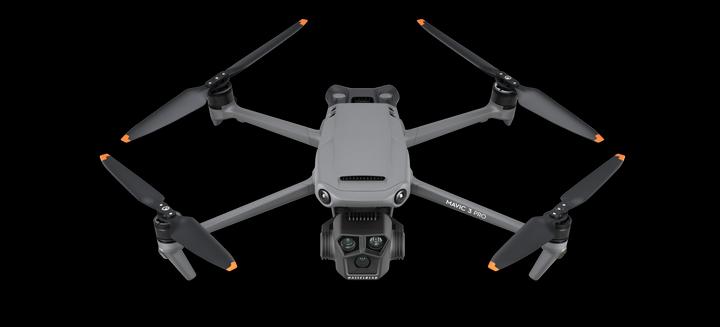 Productafbeelding DJI Mavic 3 Pro Fly More Combo incl. RC (43 min, 958 g, 48 Mpx)