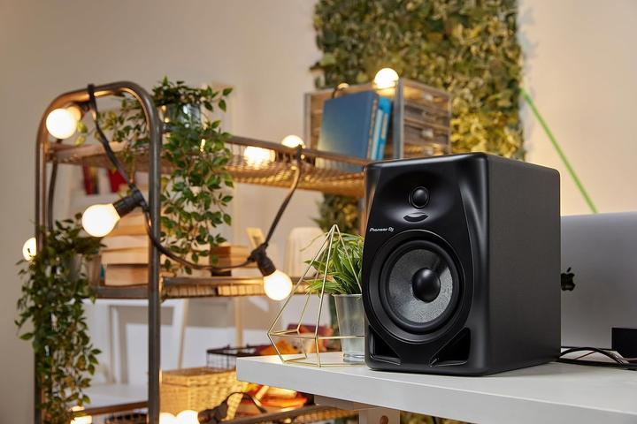 Actual product image Pioneer DJ DM-50D (Active, Pair)