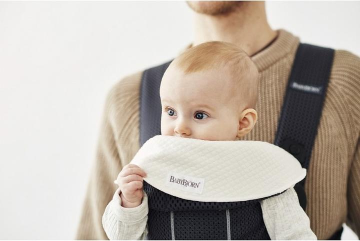 Actual product image BabyBjörn Bib for baby carrier Mini, pack of 2 white