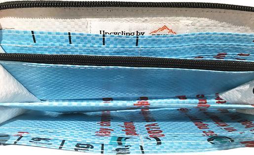 Produktbild Bekos Upcycling - Reissverschluss Geldbörse aus recycelten Futtersäcke Pfau