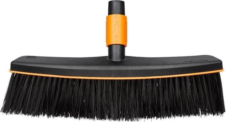Actual product image Fiskars Universal yard broom M, 1025921 (1 pcs.)