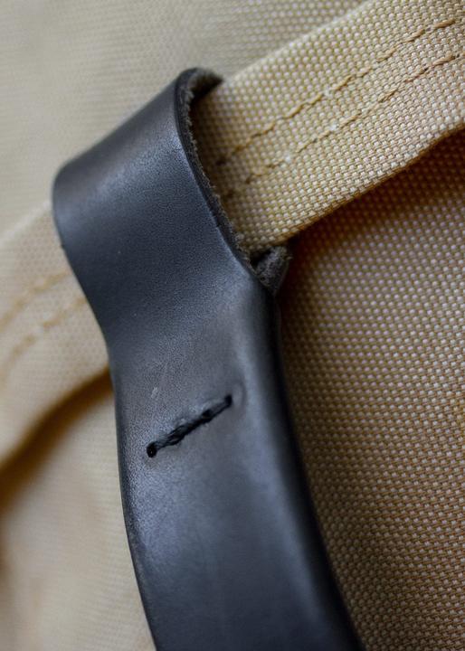 Immagine prodotto Qwstion Flap Tote Medium – Sand - Sand (14 l)