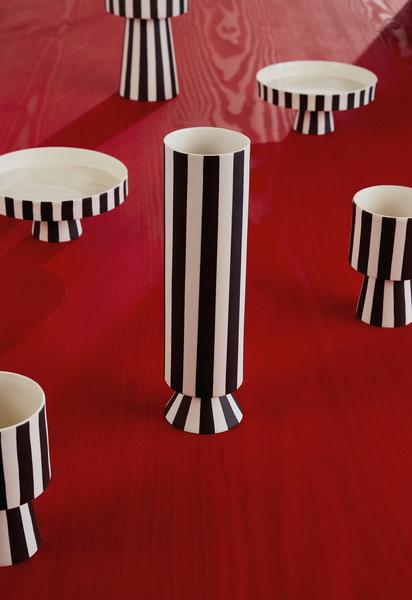 Produktbild OYOY Living Vase Tippu 31 cm, Schwarz/Weiss (1 x, 13.5 x 13.5 x 35.5 cm, 6.33 l)