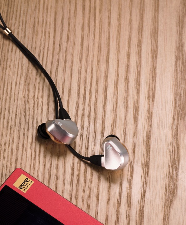 Actual product image Hifiman Svanar in-ear headphones (Cable)