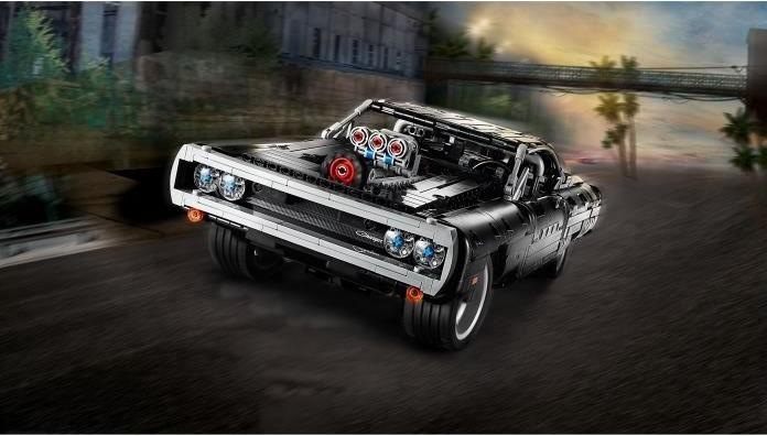 Actual product image LEGO Dom's Dodge Charger (42111, LEGO Technic)