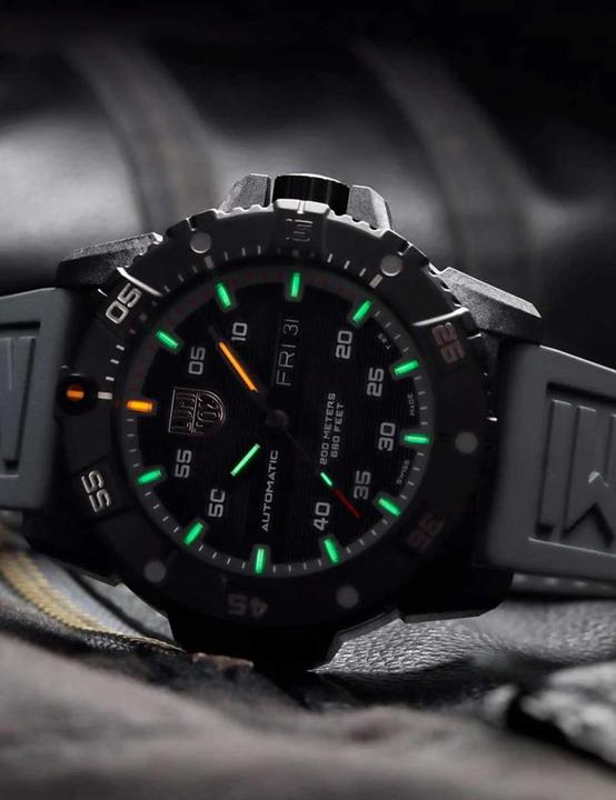 Actual product image Luminox Master Carbon Seal (Rotating bezel left, 45 mm)