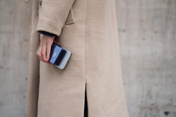 Produktbild Vinnic MANA Magnetic Wireless Powerbank 8.000mAh, clay (8000 mAh, 20 W, 30.80 Wh)