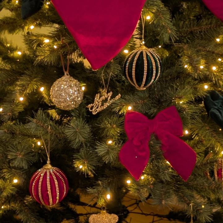 Actual product image Mon Chouchou Weihnachtskugel Samt grün