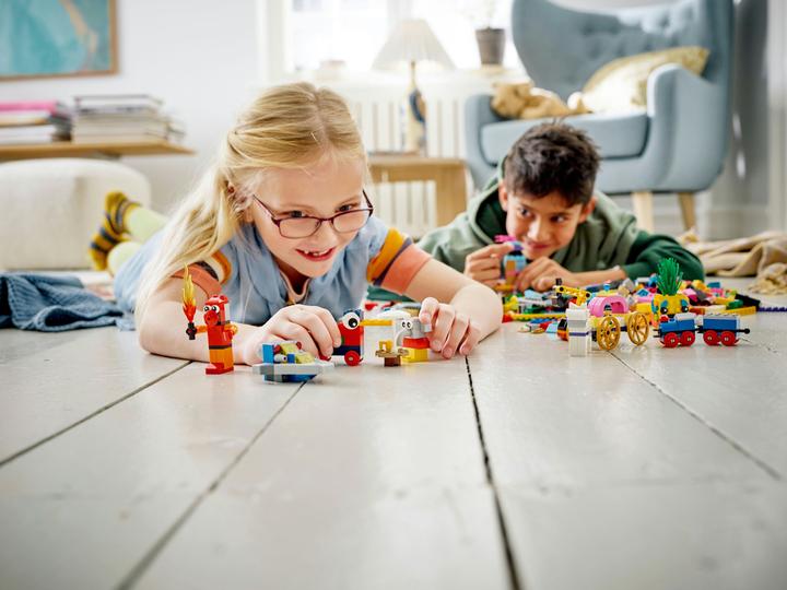 Produktbild LEGO 90 Jahre Spielspass (11021, LEGO Classic)