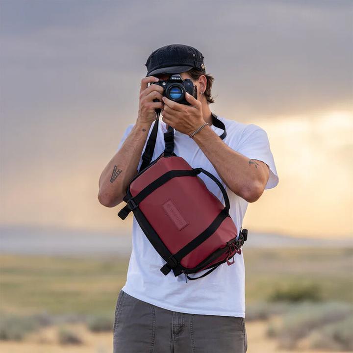Actual product image Wandrd ROGUE Sling 9L Rhoone Burgundy V2 (Camera shoulder bag, 9 l)