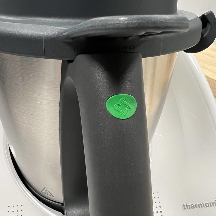 Actual product image Wundermix WunderButton plug for mixing bowl handle TM6, TM5 and TM Friend - grey without logo (Thermomix)