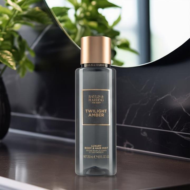 Image du produit Baylis & Harding The Edit Twilight Amber Brume de luxe pour le corps et les cheveux - 250 Ml (250 ml, Spray parfumé pour le corps et les cheveux)