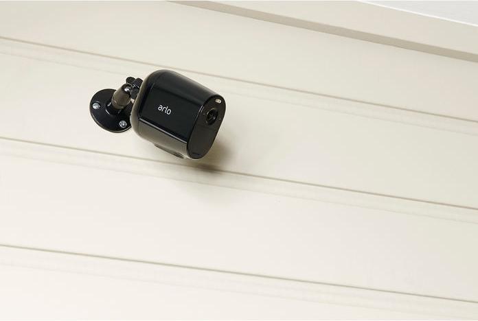 Actual product image Arlo Essential Spotlight, kit 3 cameras black (1920 x 1080 Pixels)