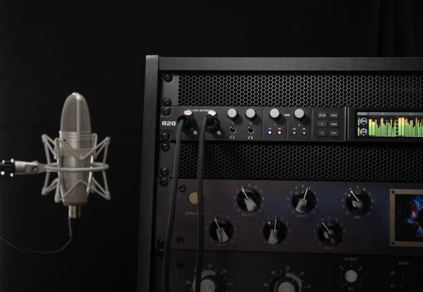 Produktbild MOTU 828 (2024) USB Audio-Interface mit 2x XLR-Kabel (USB)