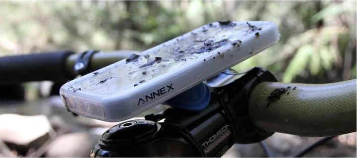 Actual product image Quad Lock Poncho (Apple iPhone 6, Apple iPhone 6s, Apple iPhone 7, Apple iPhone 8, Apple iPhone SE (2nd Gen))