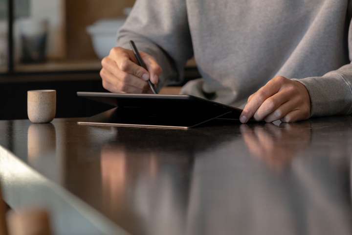 Produktbild Microsoft Surface Pro X (4G, 13", 256 GB, Matte Black)