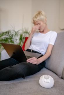 Actual product image Humanas Luminova eye area massager with moisturising function - white