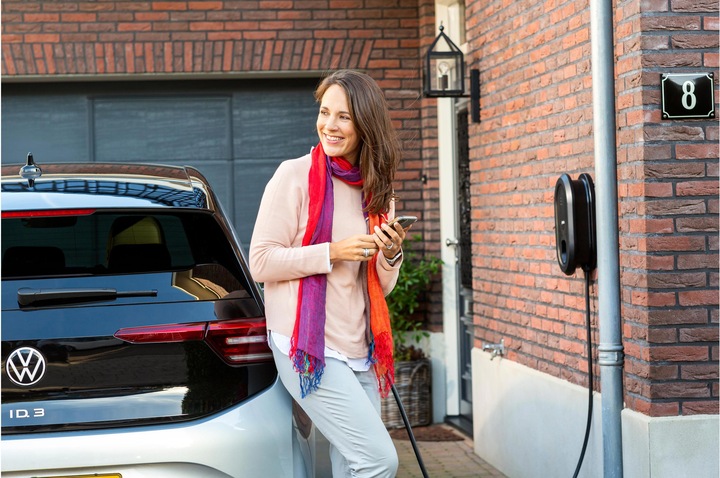 Image du produit Ratio Electric Station de recharge solaire 11 - 22 kW, type 2, WLAN/LAN/BT, 5 m (Type 2, 22 kW, 32 A)
