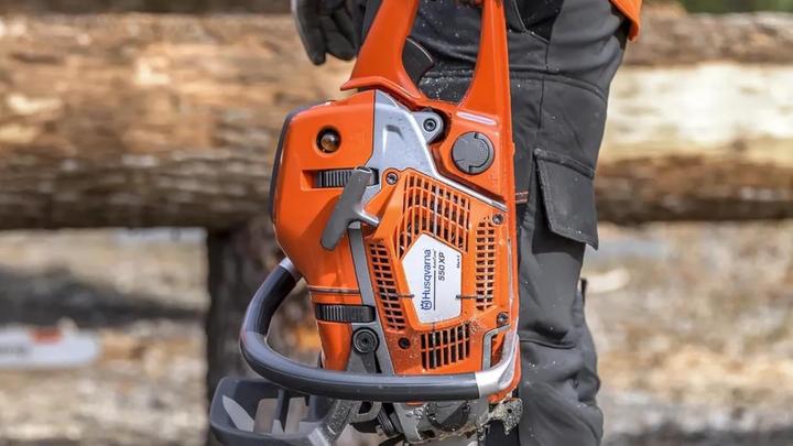 Produktbild Husqvarna Motorzaag für professionelle Nutzer und Grundstückseigentümer (Benzin Kettensäge)