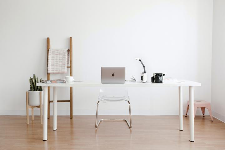 Produktbild Activejet AJE-TECHNIC LED-Schreibtischlampe mit weissem Schirm (200 lm)