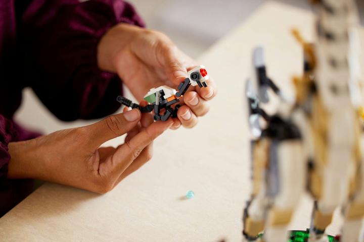 Actual product image LEGO Horizon Forbidden West: Long Neck (76989)