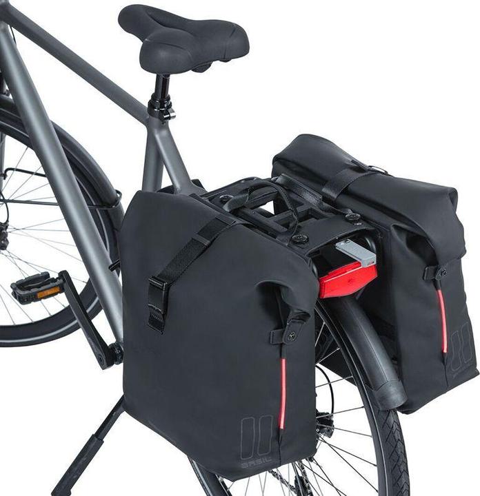 Actual product image Basil Navigator L (22 l, Rear rack bag)