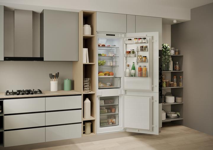 Actual product image Candy CNBQL3518EV (268 l)