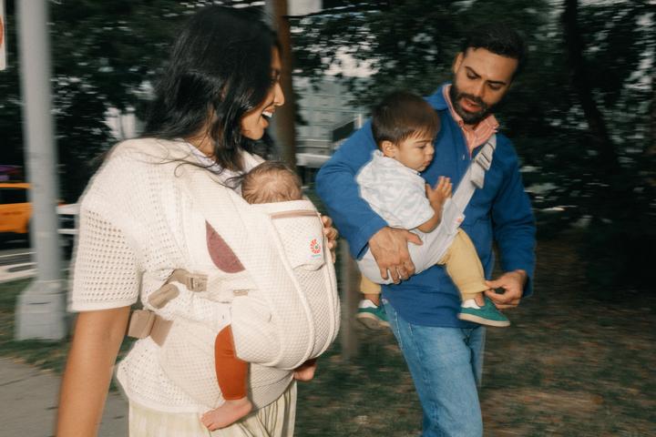 Immagine prodotto Ergobaby Upsie Sling Carrier, gray