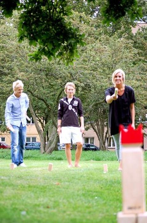 Actual product image Bex Kubb Original Rubberwood with Red King (2 - 12 Players)